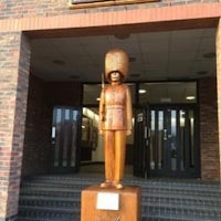 a statue of a soldier in front of a building